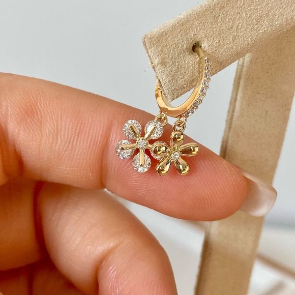 18K Gold Plated Dainty Daisy Cubic Zirconia Huggies Hoop Earrings - Picture 4 of 6